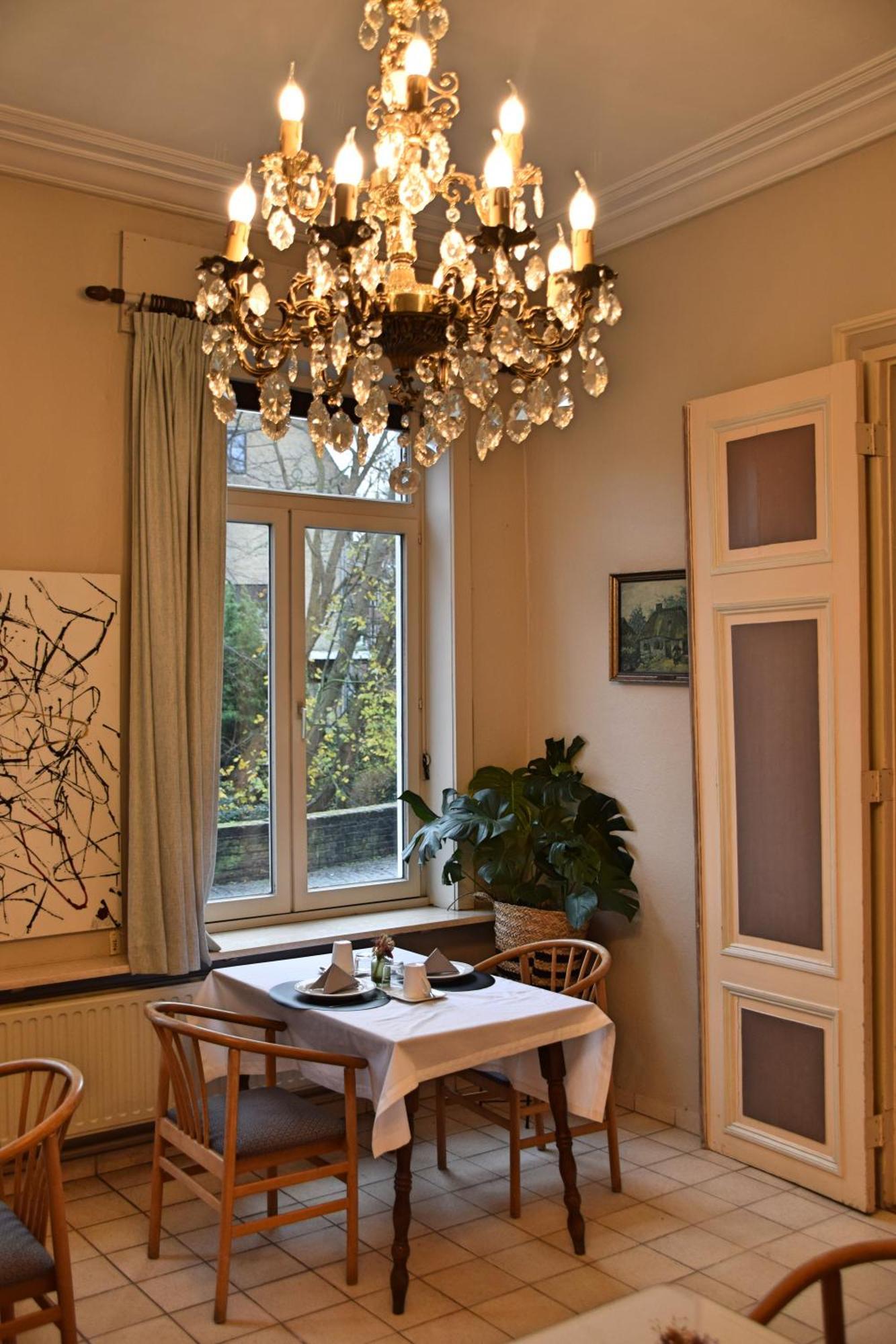 Entree - Canal View 2* Bruges